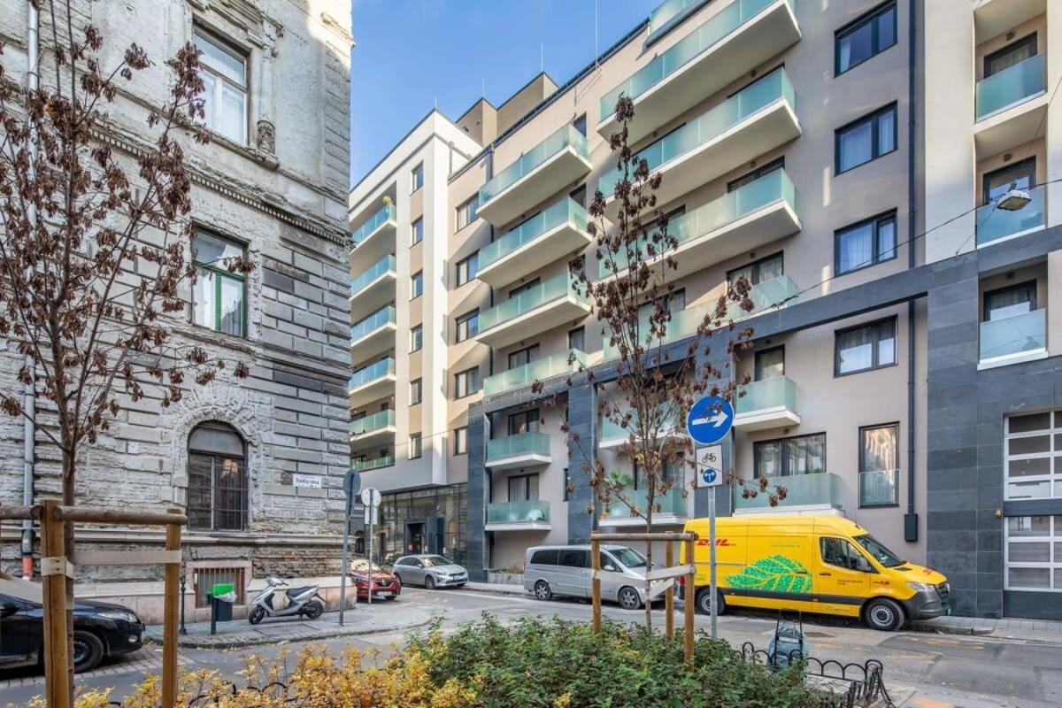 Apartment Cute With Balcony *